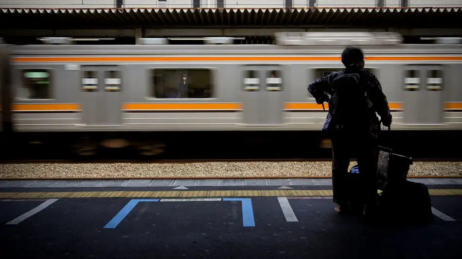 Tomihisa, Kouji: L'altro lato del treno