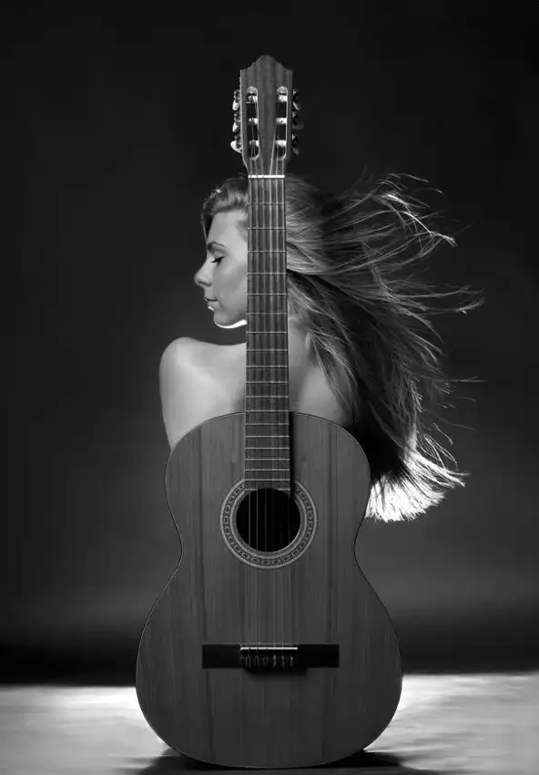 Kanovits, Gabor: Girl with guitar