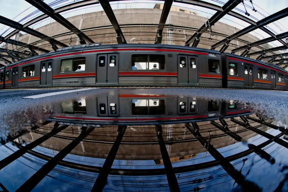 Tomihisa, Kouji: treno Kodaira