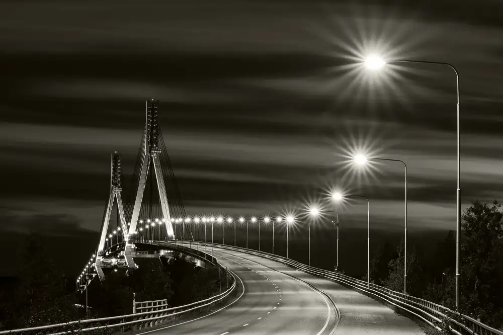 Aho, Harri: Getönte Brücke