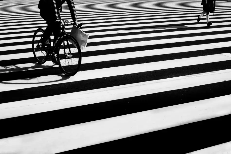 Tomihisa, Kouji: bicicletta e ragazza