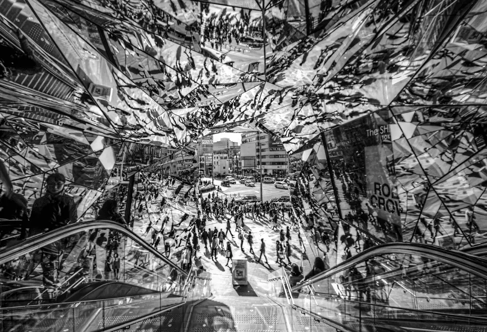 Hara, Tomoshi: Welt der Spiegel