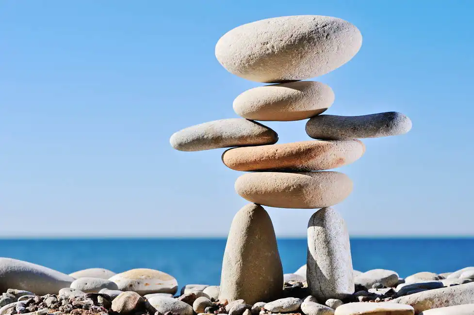 Neznámý: Stone balancing (rovnováha)