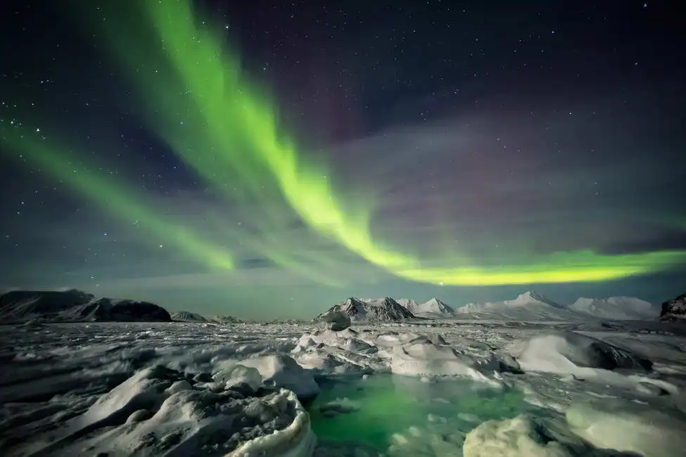 Neznámý: Fjord v polární záři