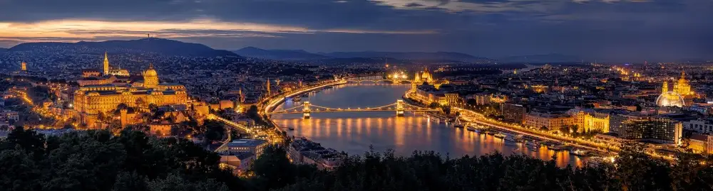 Mørkeberg, D Thomas: Panorama di Budapest