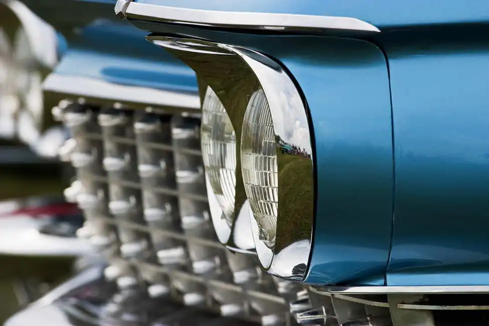 Neznámý: Reflektor na automobilu z padesátých let