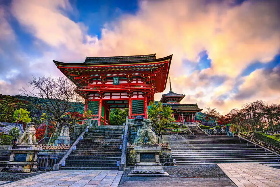 Neznámý: Kijomizu-dera Temple Gate v Kjótu, Japonsko