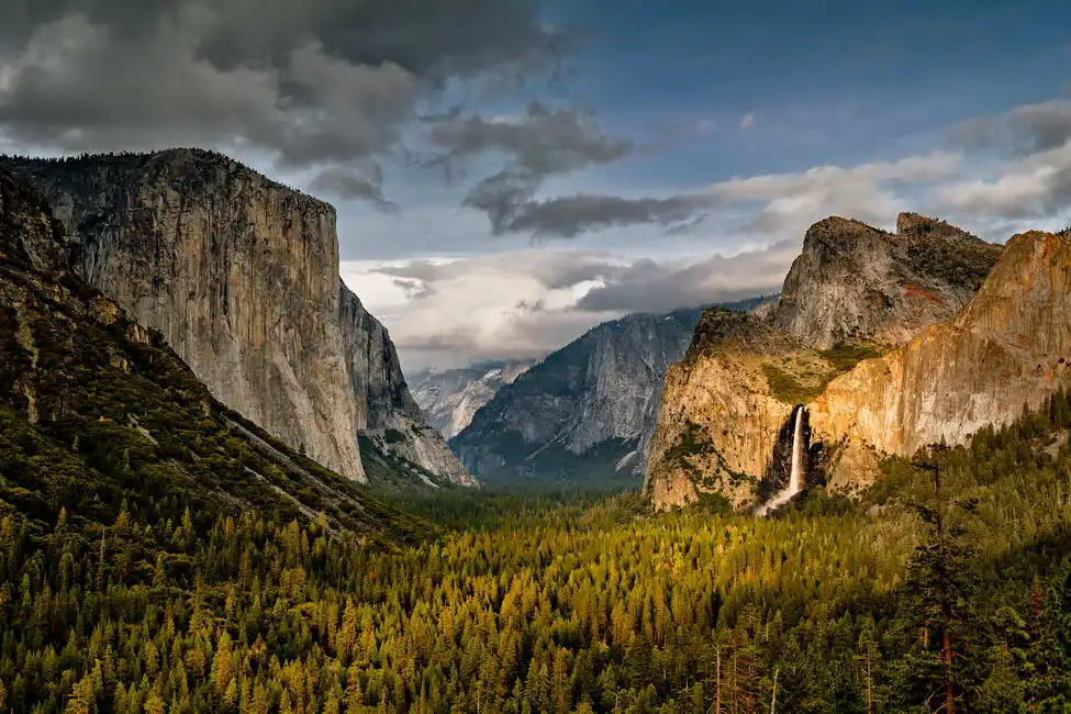 Neznámý: Západ slunce nad údolím Yosemite