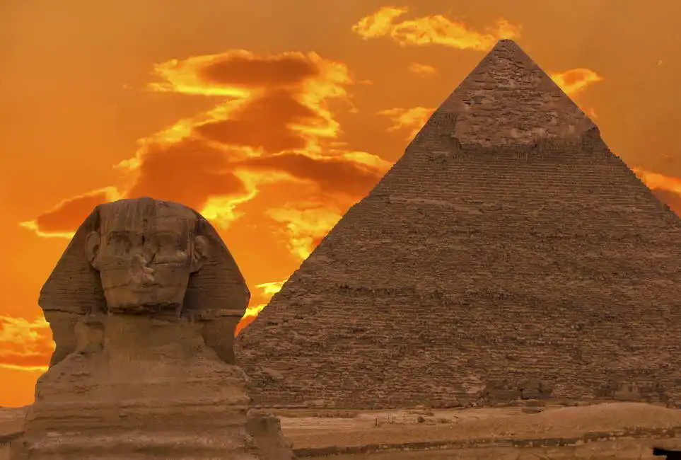 Neznámý: Sfinga a Velká pyramida, Egypt