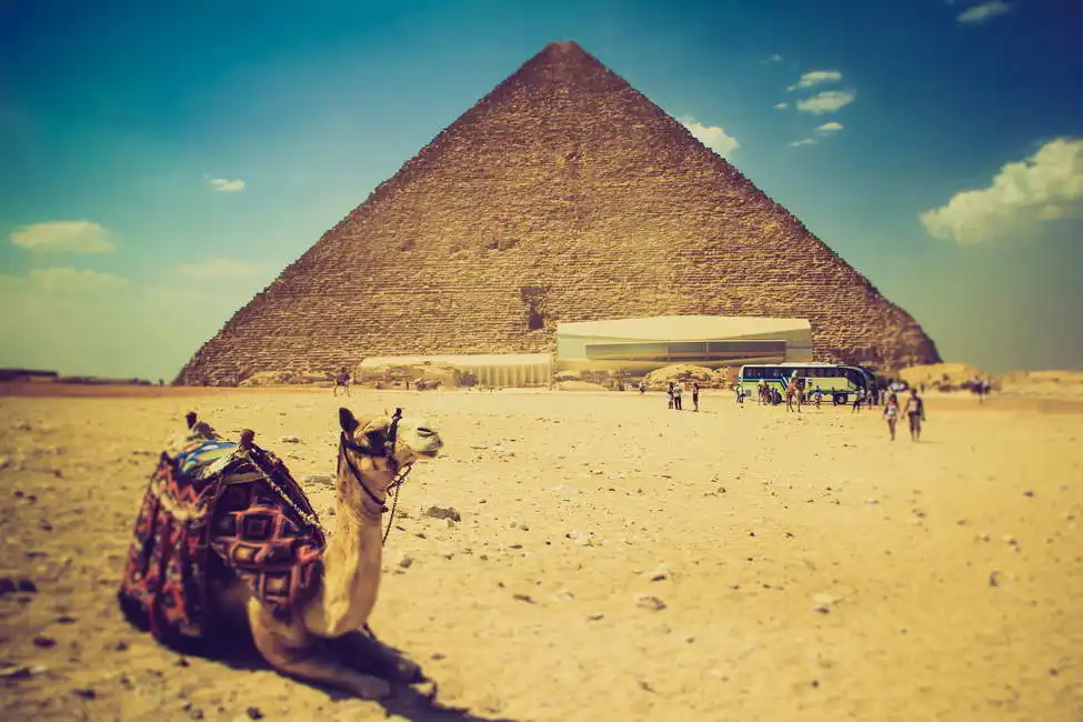Neznámý: Pyramidy v Gíze