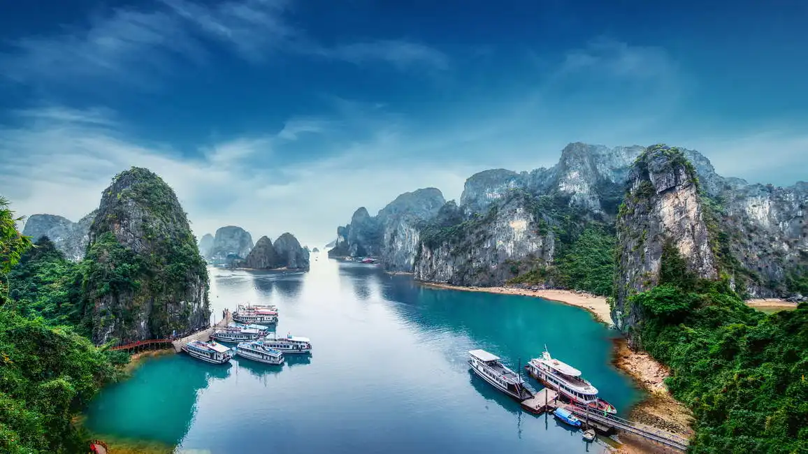 Neznámý: Džunky v Ha Long Bay, Jihočínské moře, Vietnam
