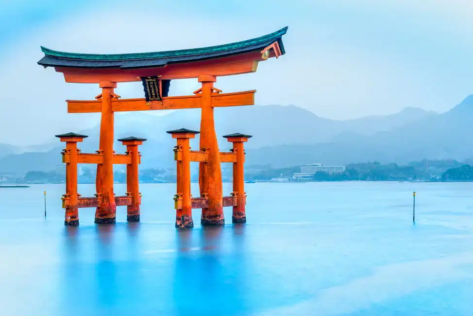 Neznámý: Miyajima, plovoucí brána, Japonsko