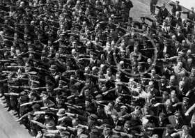 Neznámý: August Landmesser, muž, který odmítl hajlovat)