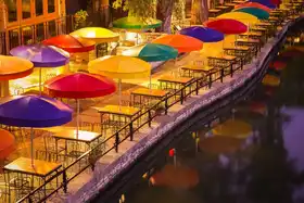 Zheng, Michael: Procházka po řece San Antonio