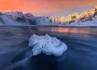 Tang, D. Lisa: Vodopád Goðafoss,Island