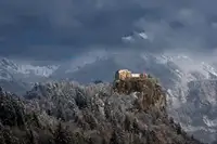 Kravanja, Jure: Bledský hrad