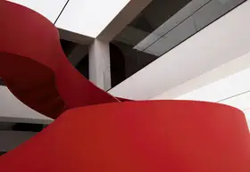konglingming: Červené točité schodiště