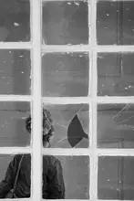 Groof, De Toni: Rozbité sklo