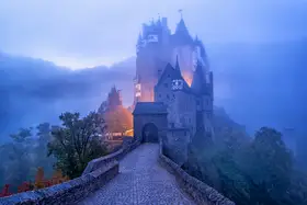 Stroujko, Boris: Zámek Eltz,Německo