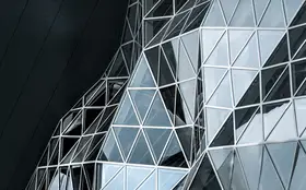 Rückert, Stephan: prosklená fasáda