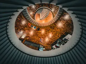 Tang, Sirun: Točité schodiště: Otevřený studijní prostor na univerzitě