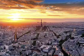 Neznámý: Letecký pohled na Paříž při západu slunce
