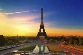 Neznámý: Východ slunce v Paříži, Eiffelovka