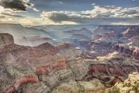 Neznámý: Sluneční světlo nad Grand Canyonem