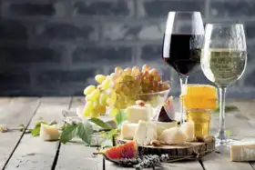 Neznámý: Hrozny, sýr, fíky med a víno