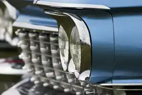 Neznámý: Reflektor na automobilu z padesátých let
