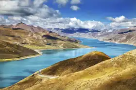 Neznámý: Jezero Yamdrok-tso, Tibet