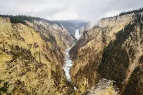 Neznámý: Vodopád v národním parku Yellowstone