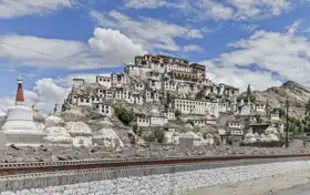 Neznámý: Pohled na Thiksey Gompa (klášter), Tibet