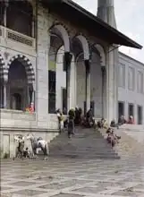 Pasini, Alberto: Entrance to the Yeni-Djami Mosque in Constantinople